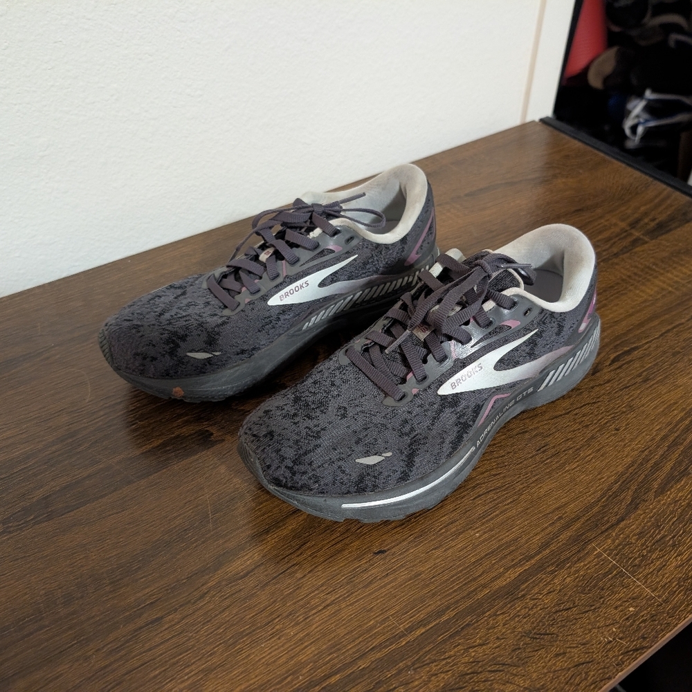 Brooks Adrenaline GTS 23 Womens Size 9.5 Medium Athletic Running Shoes Sneakers